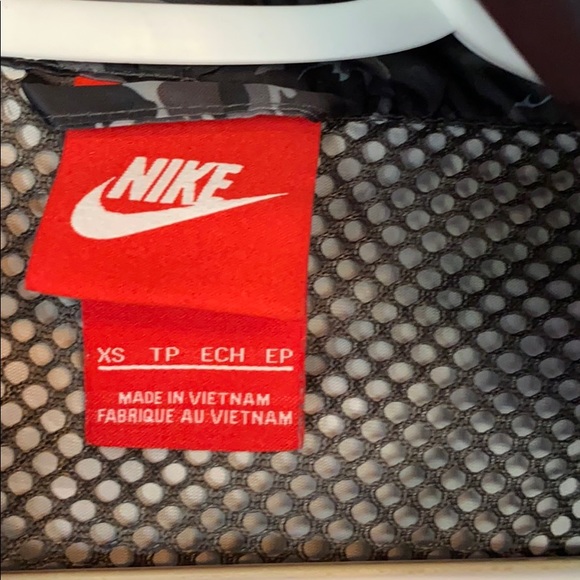 Nike running jacket with hood. Camo print - Picture 5 of 8